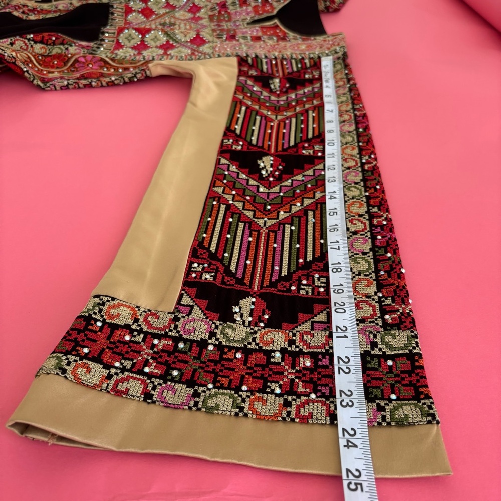 Fully Embroidered Palestinian Thobe - Picture 8 of 9